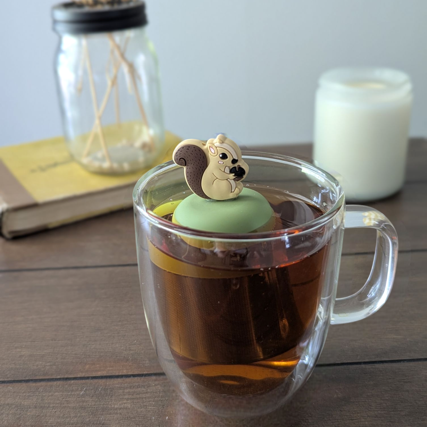 Squirrel | Floating Tea Steeper | Green Base | Brown