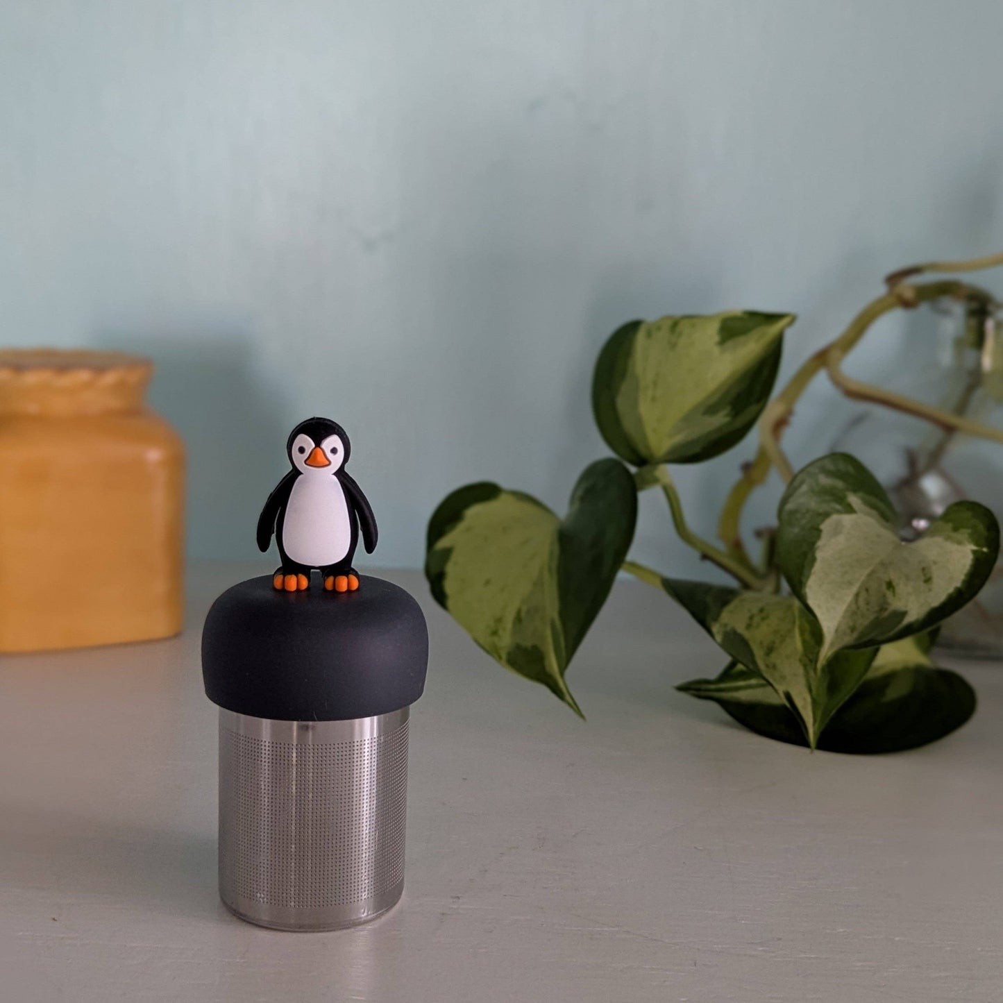 Penguin | Floating Tea Steeper | Grey Base | Black & White