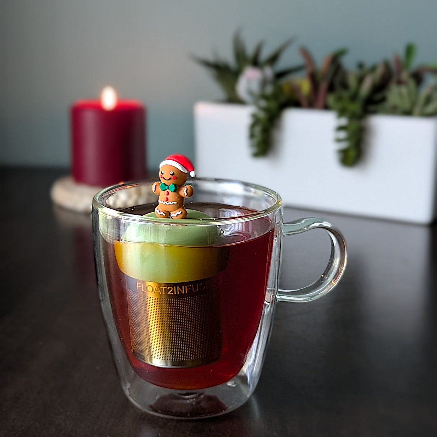 Bowtie Gingerbread Man | Floating Tea Steeper | Green Base