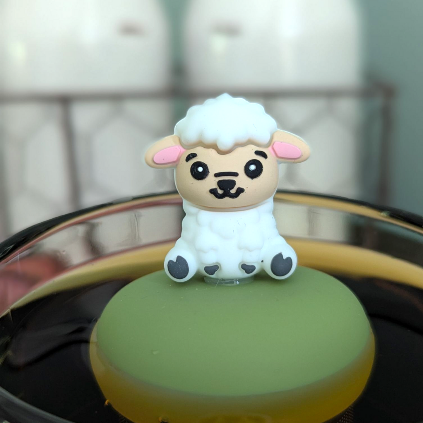 Fluffy White Sheep | Floating Tea Steeper | Green Base