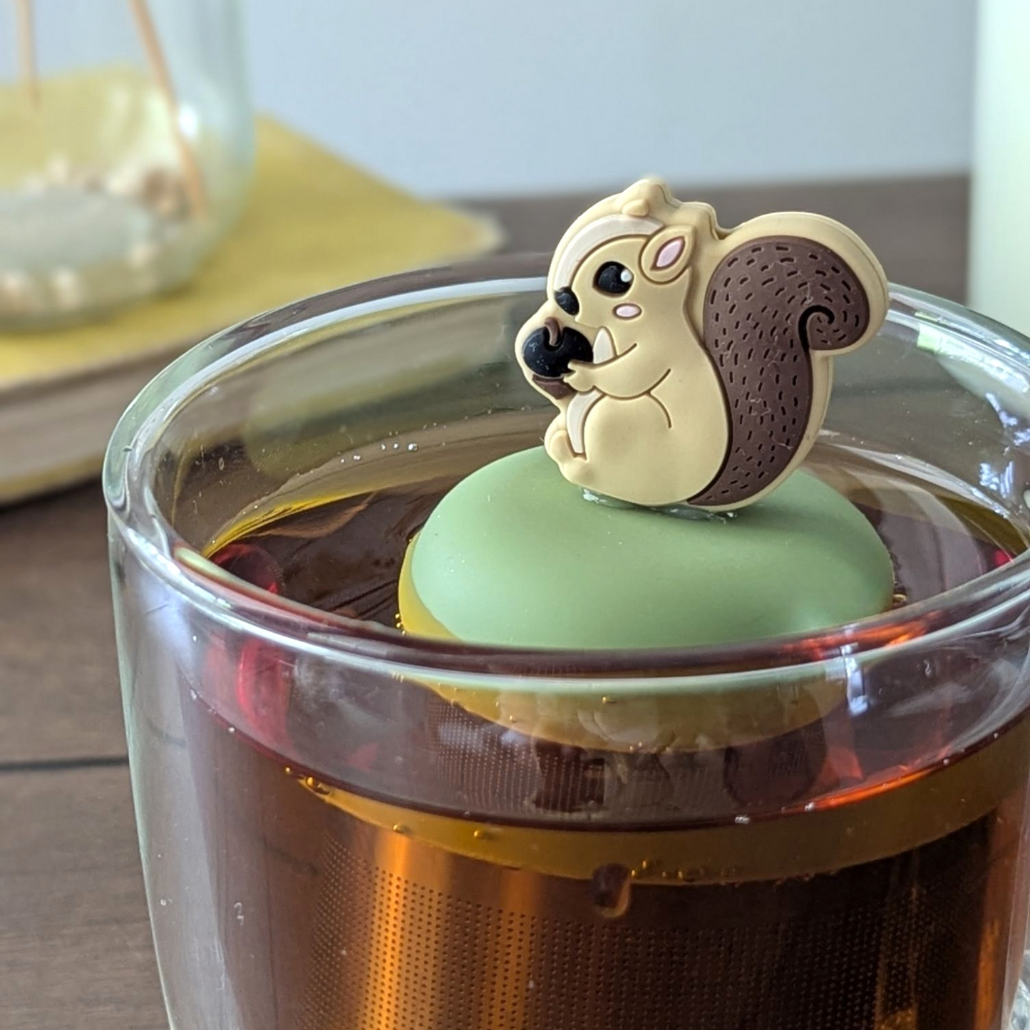 Squirrel | Floating Tea Steeper | Green Base | Brown