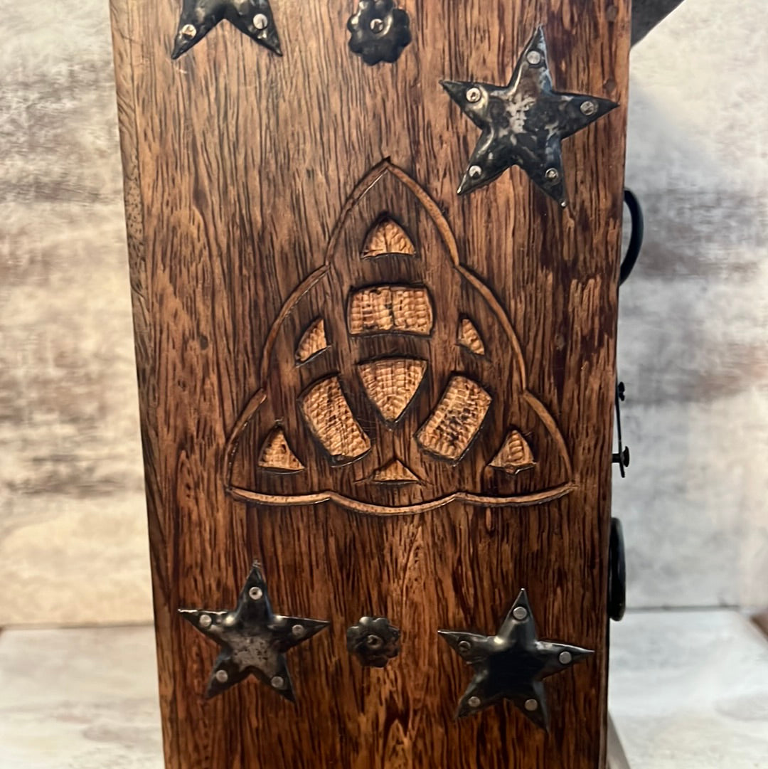 Box, LG Triquetra